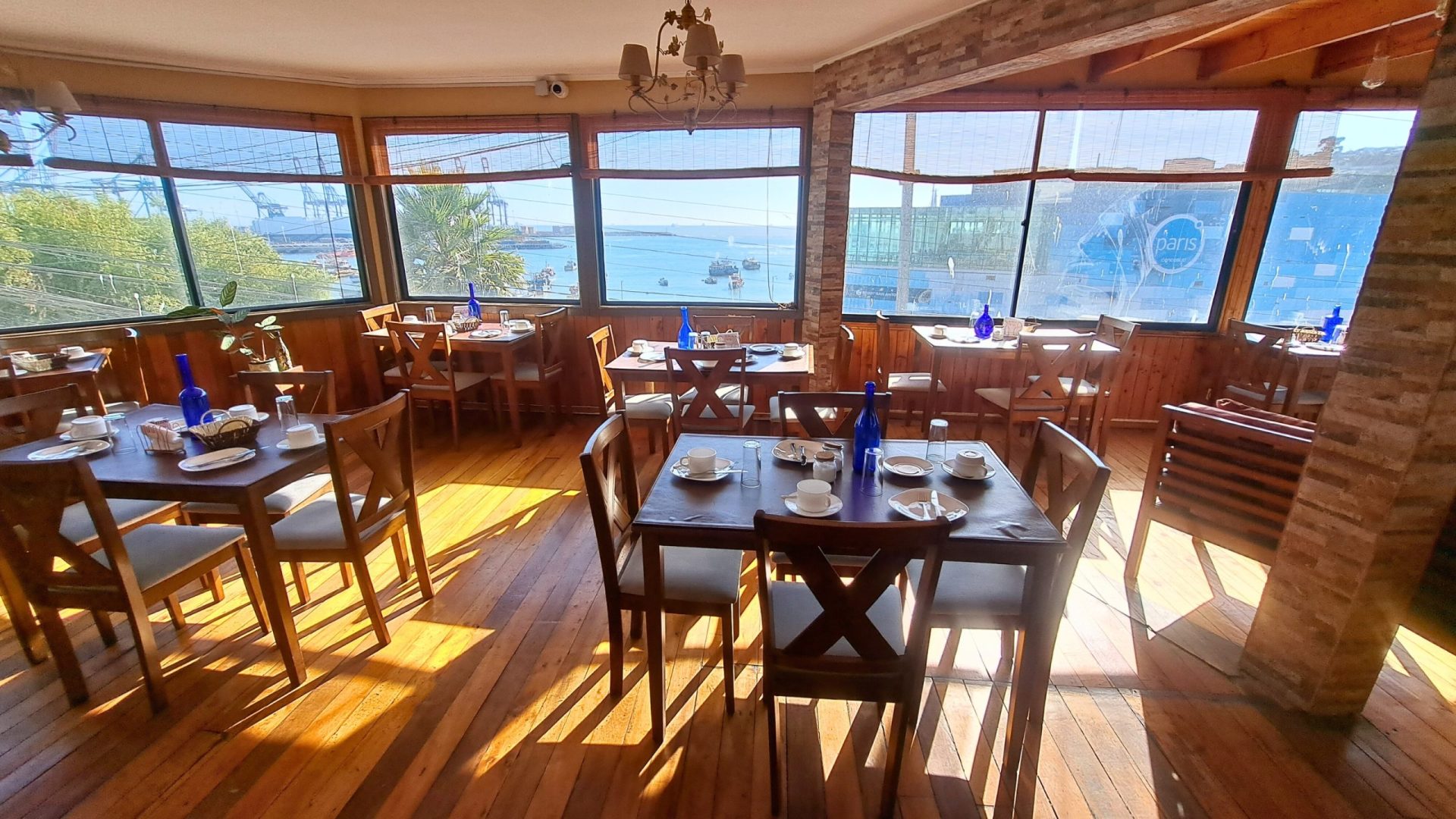 Comedor vista al puerto Comedor vista al puerto